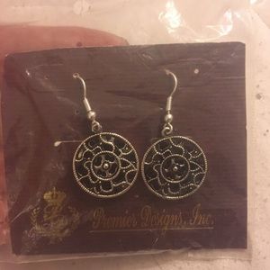 Bnwt premier earrings